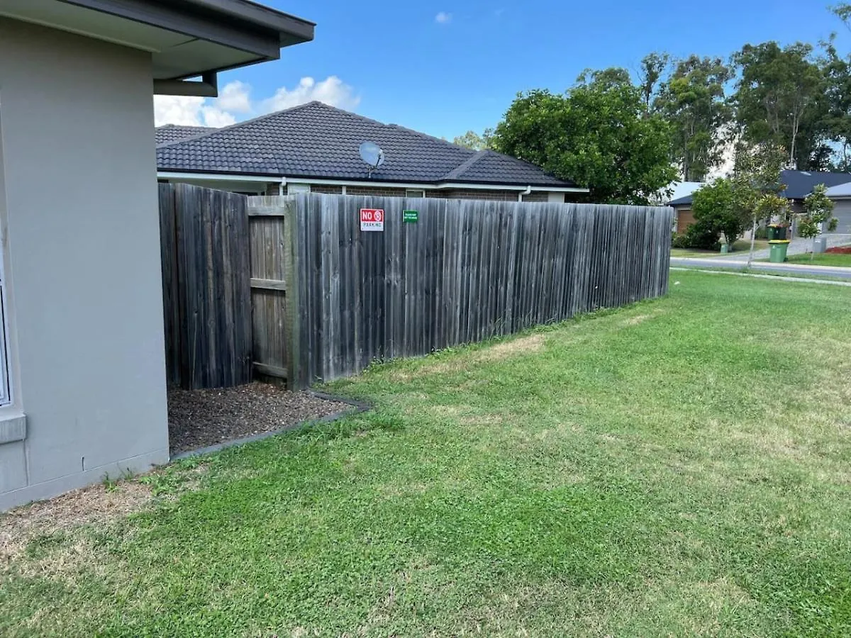 Suburban Serenity, Deebing Heights In Ipswich Loamside 0*,